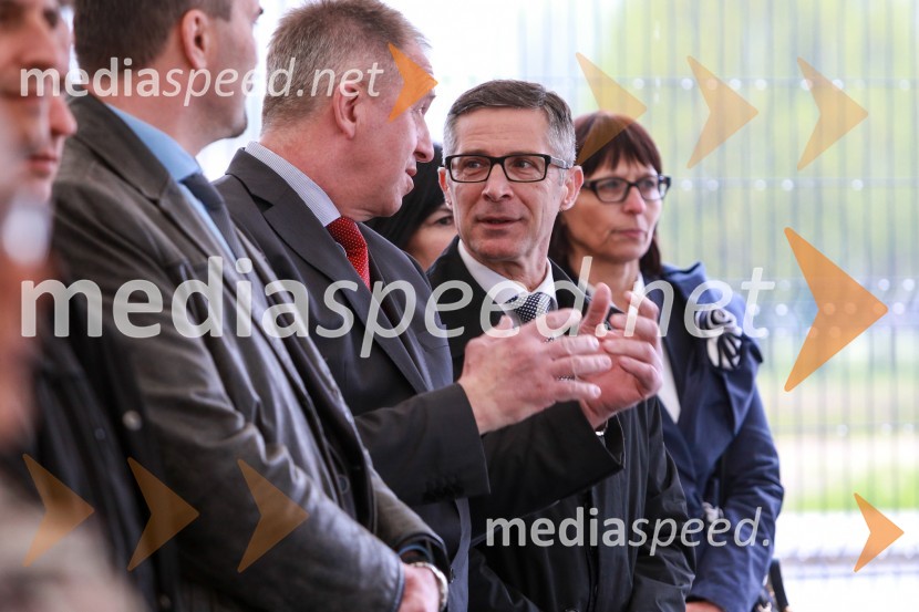  Zdravko Počivalšek, minister za gospodarski razvoj in tehnologijo; mag. Boris Novak, generalni direktor, Pošta SlovenijePošta Slovenije odprla nov regijski center v Celju