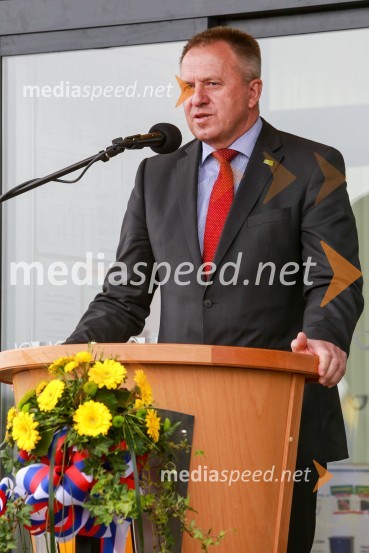  Zdravko Počivalšek, minister za gospodarski razvoj in tehnologijoPošta Slovenije odprla nov regijski center v Celju