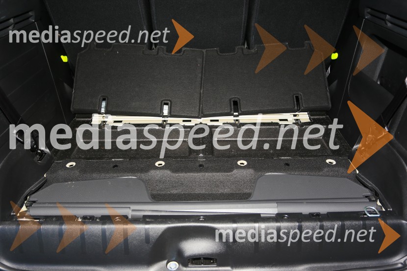 Peugeot Partner Tepee Allure 1.6 BlueHDi 120 EUR6, predali v dnu prtljažnikaPeugeot Partner Tepee Allure 1.6 BlueHDi 120 EUR6, mediaspeed test