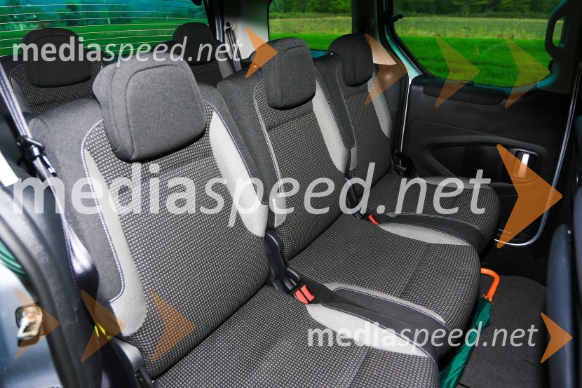Peugeot Partner Tepee Allure 1.6 BlueHDi 120 EUR6, prostorna druga sedežna vrstaPeugeot Partner Tepee Allure 1.6 BlueHDi 120 EUR6, mediaspeed test