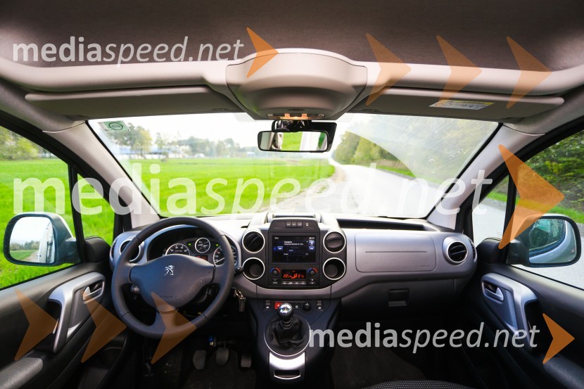 Peugeot Partner Tepee Allure 1.6 BlueHDi 120 EUR6, priročna polica nad glavami sprednjih potnikovPeugeot Partner Tepee Allure 1.6 BlueHDi 120 EUR6, mediaspeed test