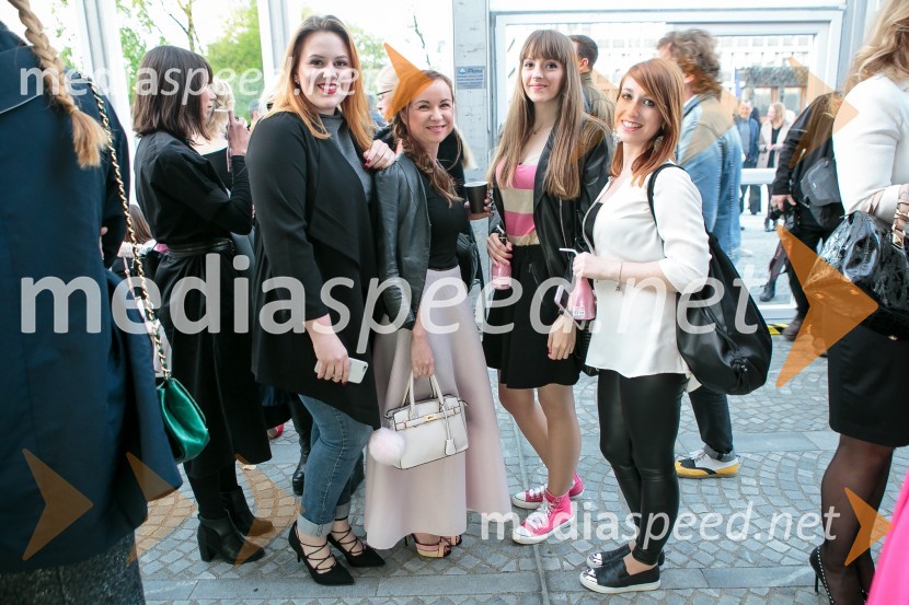  Nataša Mernik - Anakrejevska, modna blogerka;  Karin Bizjak, blogerka, Cute Life;  Barbara Karničar, blogerka;  Pia  Anžel, blogerkaLjubljana fashion week 2016, 1. dan, obiskovalci