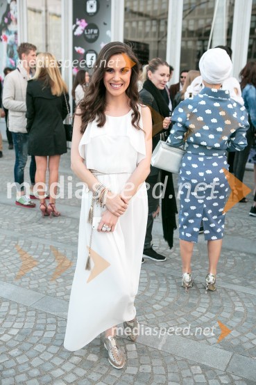  Ula  Furlan, igralka, voditeljicaLjubljana fashion week 2016, 1. dan, obiskovalci