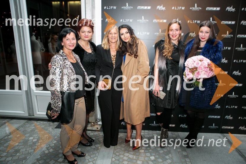  Azra Širovnik, pisateljica;  Milena Eber Štimac, Krznarstvo Eber;  Mija Janković, soproga Zorana Jankovića;  Ursula Gawish;  ... ;  Mateja Štimac, Krznarstvo EberLjubljana fashion week 2016, 1. dan, obiskovalci