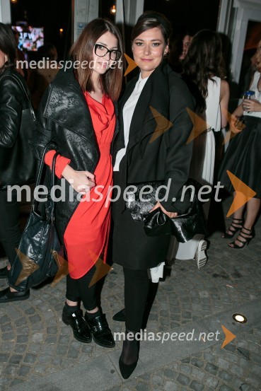  Zarja  Predin, stilistka;  Ana Lazovski, oblikovalka klobukov in maskerkaLjubljana fashion week 2016, 1. dan, obiskovalci