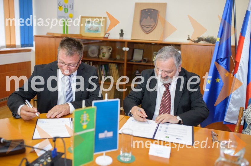   Štefan Žvab, župan občine Šentilj; prof. dr. Igor Tičar, rektor, Univerza v MariboruUniverza v Mariboru, podpis sporazuma z Občino Šentilj