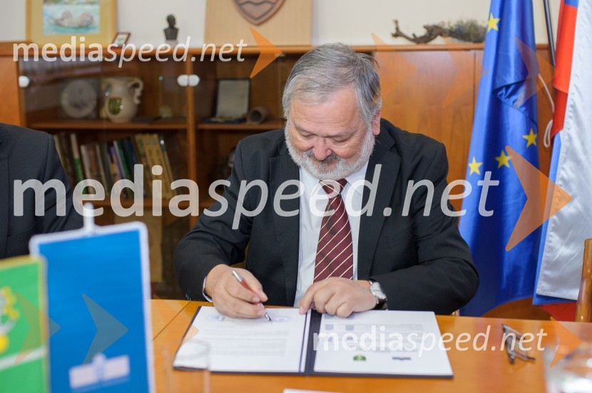 prof. dr. Igor Tičar, rektor, Univerza v MariboruUniverza v Mariboru, podpis sporazuma z Občino Šentilj