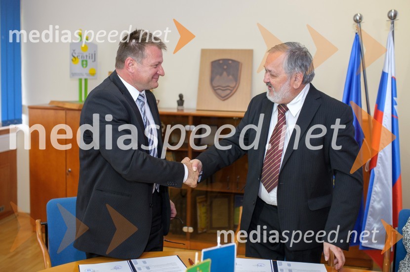   Štefan Žvab, župan občine Šentilj; prof. dr. Igor Tičar, rektor, Univerza v MariboruUniverza v Mariboru, podpis sporazuma z Občino Šentilj