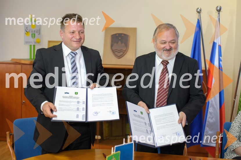   Štefan Žvab, župan občine Šentilj; prof. dr. Igor Tičar, rektor, Univerza v MariboruUniverza v Mariboru, podpis sporazuma z Občino Šentilj