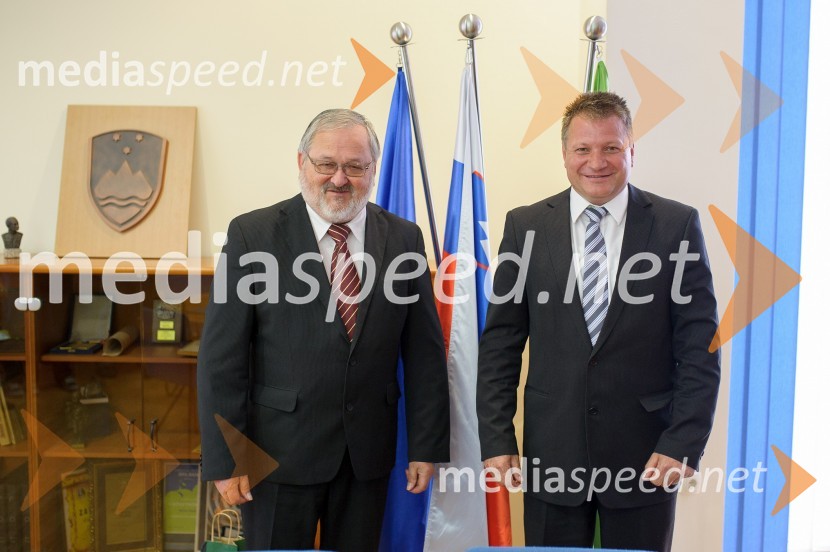 prof. dr. Igor Tičar, rektor, Univerza v Mariboru;   Štefan Žvab, župan občine ŠentiljUniverza v Mariboru, podpis sporazuma z Občino Šentilj