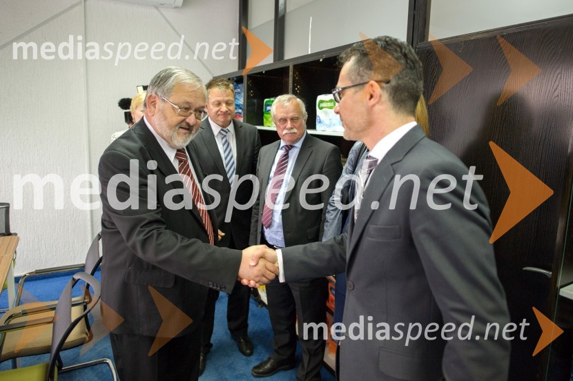 prof. dr. Igor Tičar, rektor, Univerza v Mariboru;  Tadej Gosak, predsednik uprave Paloma d.d.Univerza v Mariboru, podpis sporazuma z Občino Šentilj