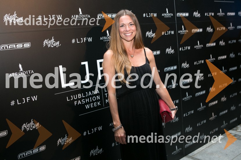  Azra Selimanović, televizijska voditeljicaLjubljana fashion week 2016, 2. dan, obiskovalci