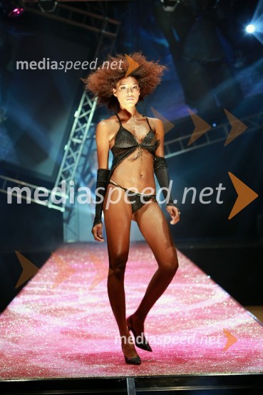 ManekenkaModna revija Lisca-spodnje perilo in kopalke pomlad-poletje 2008