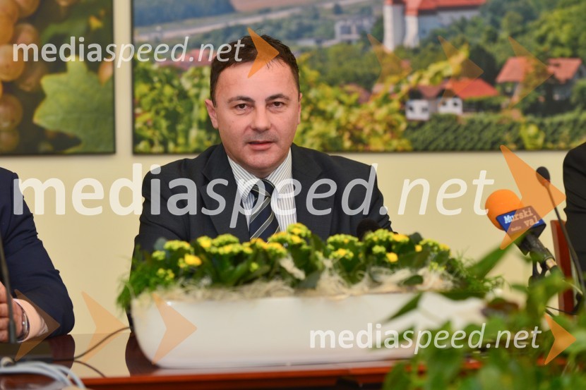 dr. Albert Halasz, direktor Knjižnice LendavaLendava ima potencial za Evropsko prestolnico kulture 2015