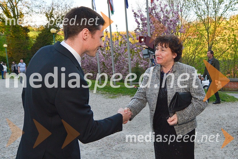  Dubravko Baumgartner, programski vodja likovne dejavnosti v Galeriji-Muzej Lendava; mag. Julijana Bizjak Mlakar, ministrica za kulturoJoan Miró, otvoritev razstave grafik