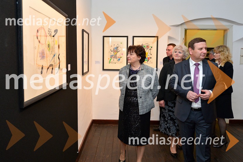 mag. Julijana Bizjak Mlakar, ministrica za kulturo;  Mirjana  Balažek; mag. Anton Balažek, župan občine Lendava;  ... Joan Miró, otvoritev razstave grafik