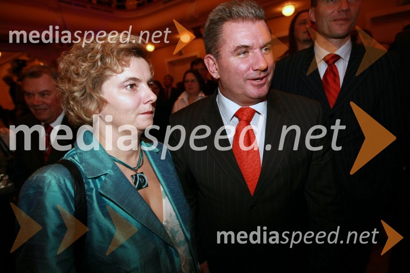 Mag. Andrej Vizjak, minister za gospodarstvo z ženoModna revija Lisca-spodnje perilo in kopalke pomlad-poletje 2008