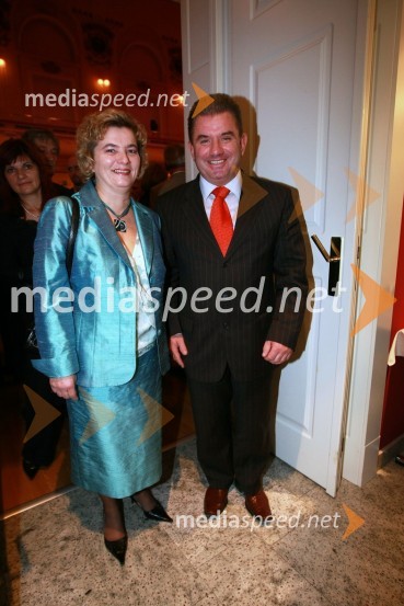 Mag. Andrej Vizjak, minister za gospodarstvo z ženoModna revija Lisca-spodnje perilo in kopalke pomlad-poletje 2008