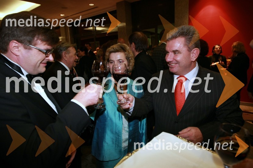 Dari Južna, lastnik podjetja Lisca d.d. in mag. Andrej Vizjak, minister za gospodarstvo z ženoModna revija Lisca-spodnje perilo in kopalke pomlad-poletje 2008