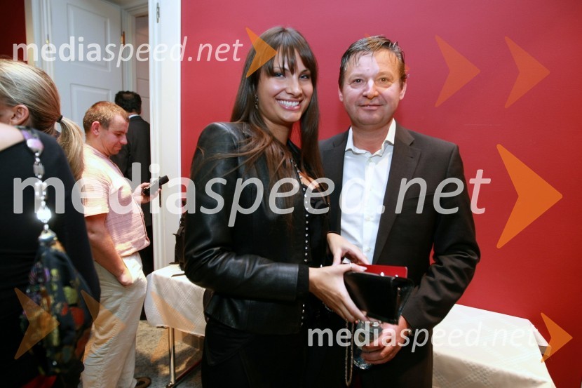 Matjaž Tomlje, poslovnež in lastnik revij Avto.šport ter Fashion Avenue s spremljevalkoModna revija Lisca-spodnje perilo in kopalke pomlad-poletje 2008