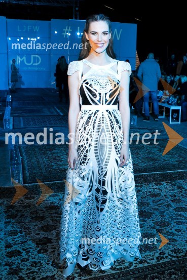  Ula  Furlan, igralka, voditeljicaLjubljana fashion week 2016, 3. dan, obiskovalci