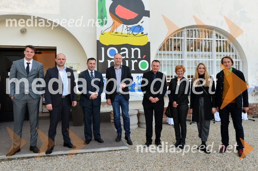  ... ;  ... ; dr. Albert Halasz, direktor Knjižnice Lendava;  Mitja Čander, pisatelj in kulturnik;  ... ;  ... ;  Maja Čander, kreativna direktorica, Kreativna baza;  Aleš Šteger, pesnik, pisateljJoan Miró, otvoritev razstave grafik