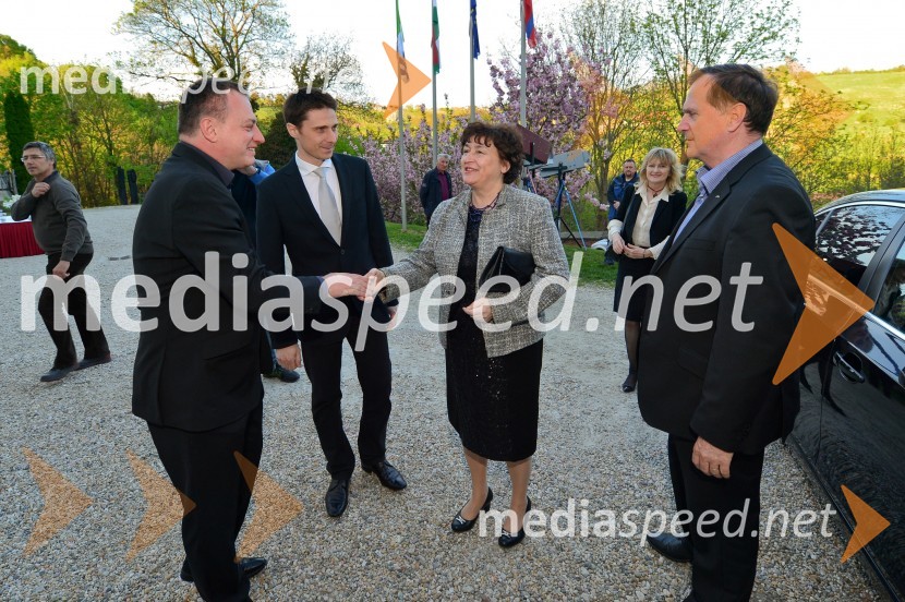  ... ;  Dubravko Baumgartner, programski vodja likovne dejavnosti v Galeriji-Muzej Lendava; mag. Julijana Bizjak Mlakar, ministrica za kulturo;  Ivan BizjakJoan Miró, otvoritev razstave grafik