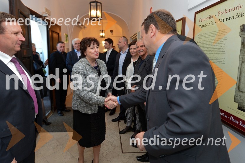 mag. Anton Balažek, župan občine Lendava; mag. Julijana Bizjak Mlakar, ministrica za kulturo;  Ferenc Horváth, podžupan, Občina LendavaJoan Miró, otvoritev razstave grafik