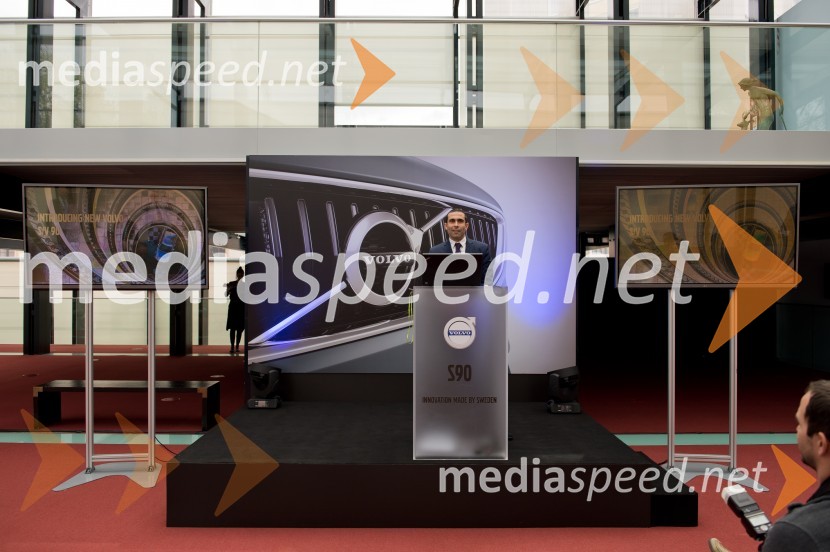 Volvo S90, slovenska statična predstavitev