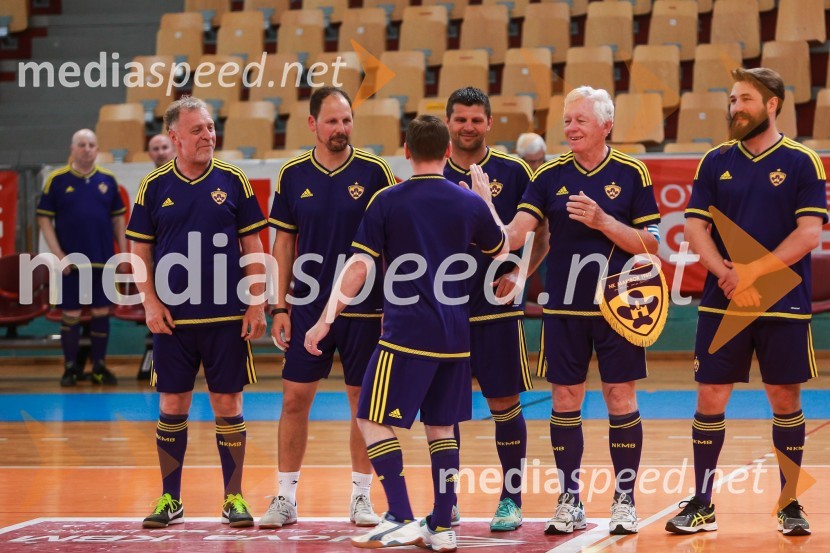  Milan Pečovnik - Pidži, glasbenik;  Ante  Šimundža, nekdanji nogometaš, nekdanji trener NK Maribor;  ... ;  Amir Karić, nekdanji nogometaš;  Tone Vogrinec, športni in smučarski funkcionar;  Filip Flisar, smučar prostega slogaDobrodelna nogometna tekma za otroke Mladinskega doma Maribor