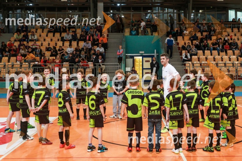 Dobrodelna nogometna tekma za otrokeDobrodelna nogometna tekma za otroke Mladinskega doma Maribor