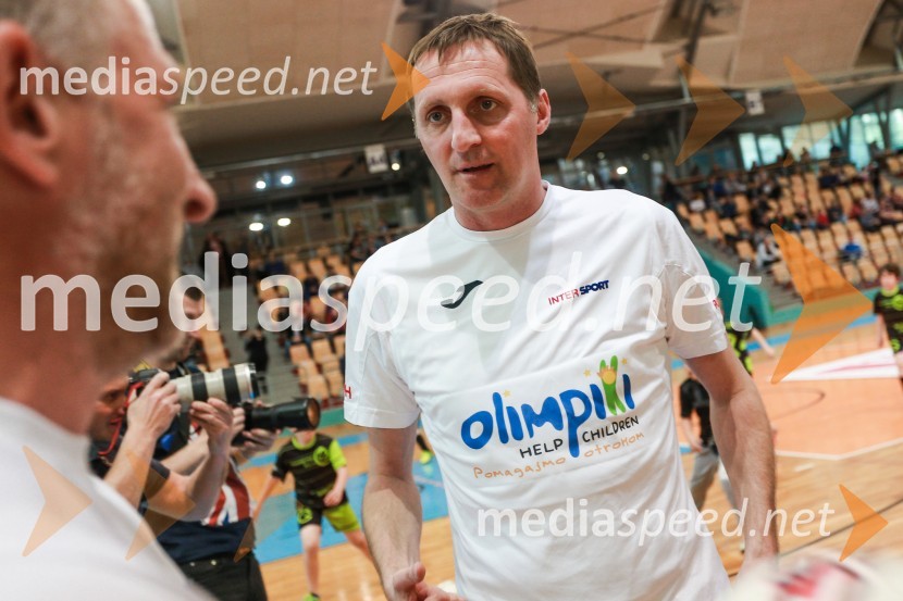  Rok Tamše, novinarDobrodelna nogometna tekma za otroke Mladinskega doma Maribor