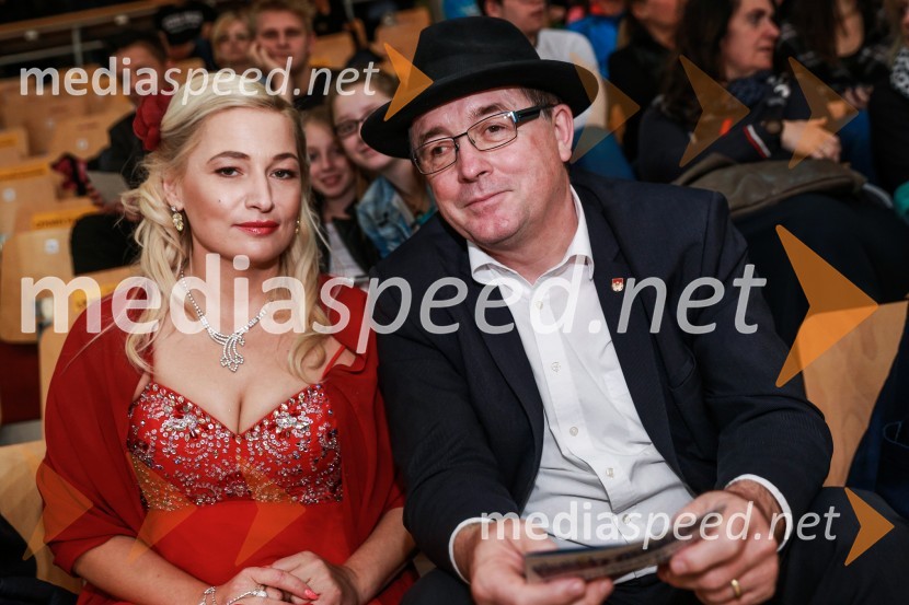  Nataša Kadunc, predsednica, Športno društvo Olimpiki; dr. Andrej Fištravec, župan, Mestna občina MariborDobrodelna nogometna tekma za otroke Mladinskega doma Maribor