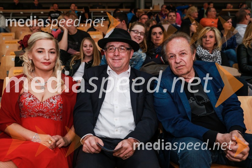  Nataša Kadunc, predsednica, Športno društvo Olimpiki; dr. Andrej Fištravec, župan, Mestna občina Maribor;  Alfi Nipič, pevecDobrodelna nogometna tekma za otroke Mladinskega doma Maribor