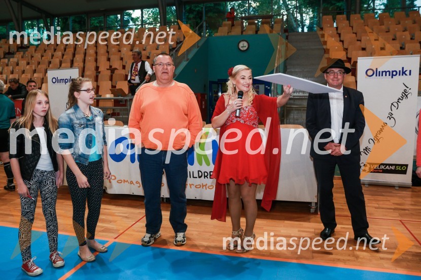 ... ;  ... ;  ... ;  Nataša Kadunc, predsednica, Športno društvo Olimpiki; dr. Andrej Fištravec, župan, Mestna občina MariborDobrodelna nogometna tekma za otroke Mladinskega doma Maribor