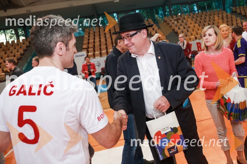  Marinko Galič, nekdanji nogometaš; dr. Andrej Fištravec, župan, Mestna občina MariborDobrodelna nogometna tekma za otroke Mladinskega doma Maribor