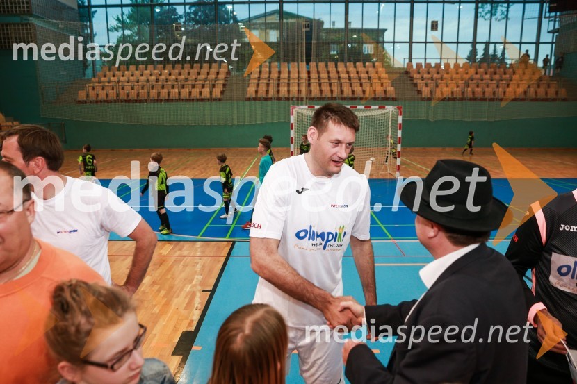  Goran Jagodnik, nekdanji košarkar; dr. Andrej Fištravec, župan, Mestna občina MariborDobrodelna nogometna tekma za otroke Mladinskega doma Maribor