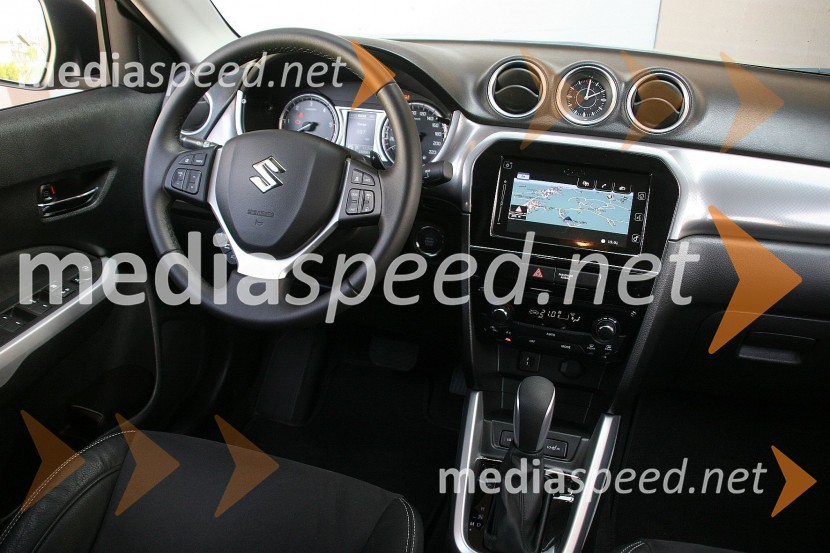 Suzuki Vitara 1.6 DDiS 4WD TCSS Elegance, notranjostSuzuki Vitara 1.6 DDiS 4WD TCSS Elegance, mediaspeed test