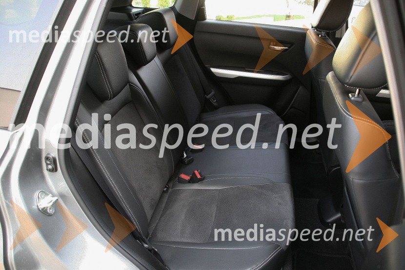 Suzuki Vitara 1.6 DDiS 4WD TCSS Elegance, zadnji sedeži Suzuki Vitara 1.6 DDiS 4WD TCSS Elegance, mediaspeed test