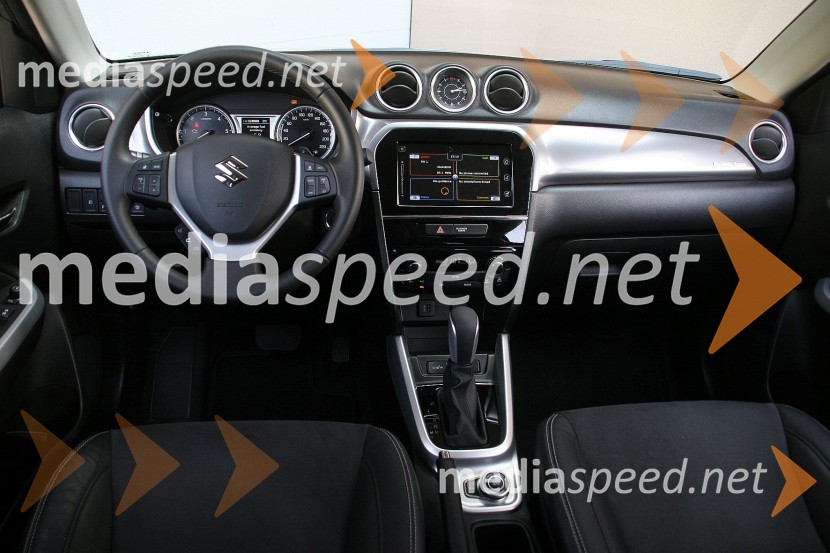 Suzuki Vitara 1.6 DDiS 4WD TCSS Elegance, notranjostSuzuki Vitara 1.6 DDiS 4WD TCSS Elegance, mediaspeed test