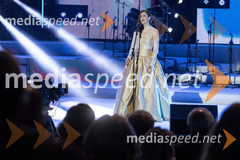  Manca Izmajlova, pevkaDržavna proslava ob dnevu boja proti okupatorju