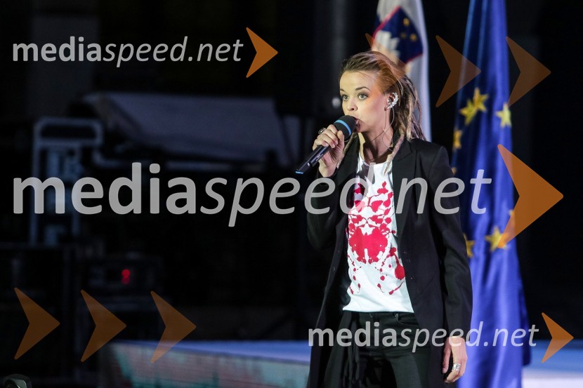  Tina Marinšek, pevkaDržavna proslava ob dnevu boja proti okupatorju