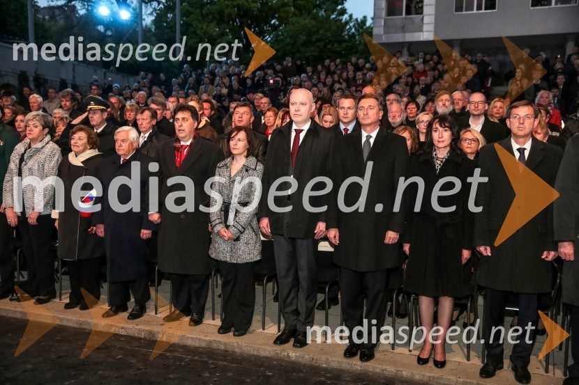  ... ;  Štefka Kučan;  Milan Kučan, nekdanji predsednik Republike Slovenije;  Mitja Bervar, predsednik Državnega sveta Republike Slovenije;  ... ; dr. Milan Brglez, predsednik Državnega zbora Republike Slovenije;  Borut Pahor, predsednik Republike Slovenije;  Tanja Pečar, odvetnica; prof. dr. Miro Cerar, predsednik vlade Republike SlovenijeDržavna proslava ob dnevu boja proti okupatorju