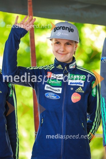  Ema  Klinec, smučarska skakalkaSončen začetek v Krškem