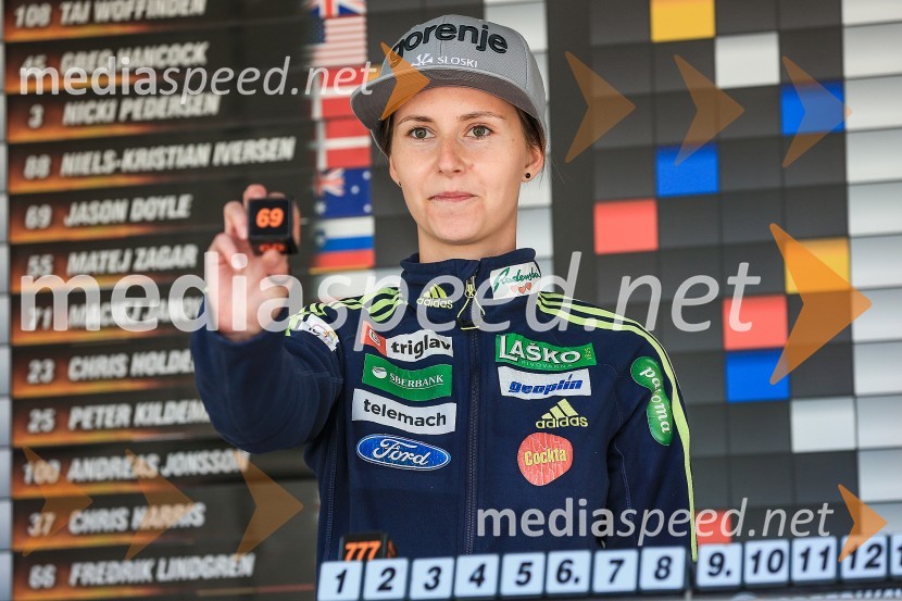  Katja Požun, smučarska skakalkaSončen začetek v Krškem