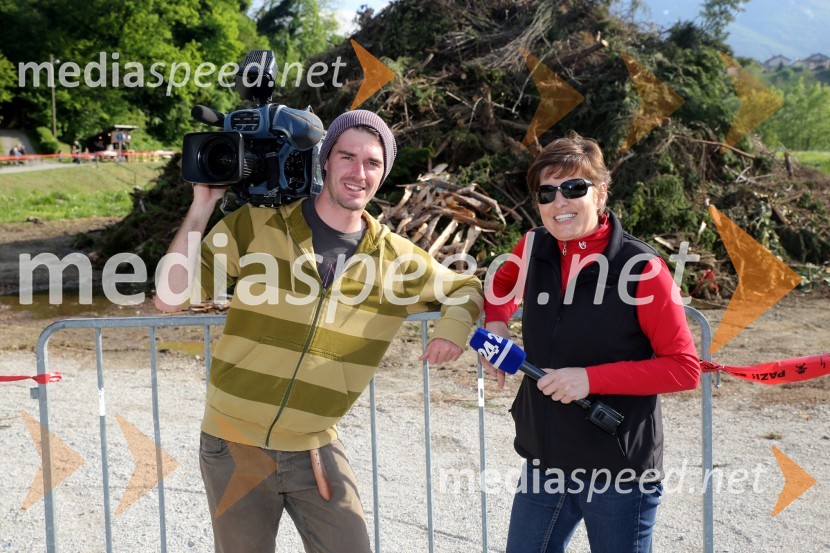  Rene Černič, snemalec, Pop TV;  Danica  Ksela, novinarka POP TVKresovanje in praznovanje 1.maja, Koblarjev zaliv 2016