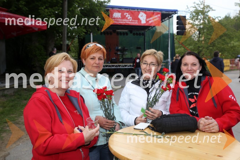  Jolanda Lašič, sindikalistka;  Alenka Rožman, sindikalistka;  Breda Črnčec, sekretar v območni org. ZSSS Podravje in Koroška;  Špela Ljubec, sindikalistkaKresovanje in praznovanje 1.maja, Koblarjev zaliv 2016