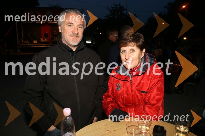  ... ;  Danica  Ksela, novinarka POP TVKresovanje in praznovanje 1.maja, Koblarjev zaliv 2016