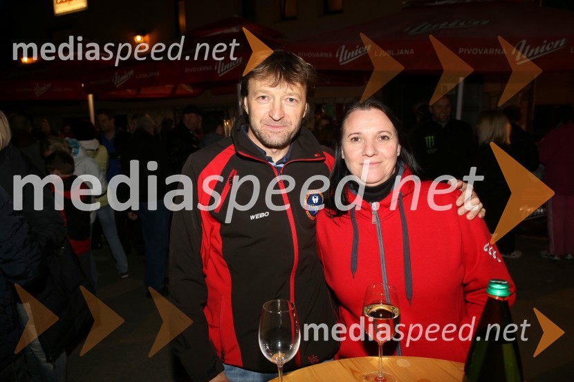  Aleksander Ogrizek, predsednik sindikata poklicnih gasilcev;  Špela Ljubec, sindikalistkaKresovanje in praznovanje 1.maja, Koblarjev zaliv 2016