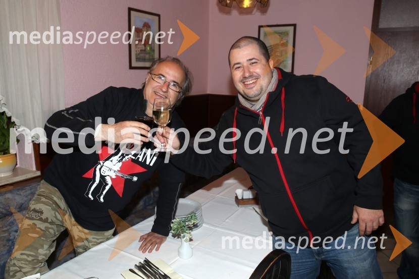  Aleš Klinar, glasbenik, skupina Rock Partyzani;  Gregor Cerar, sekretar območne org. ZSSS Podravja in KoroškeKresovanje in praznovanje 1.maja, Koblarjev zaliv 2016